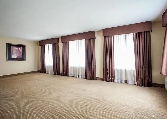 Quality - Naperville Area Pensão 3*